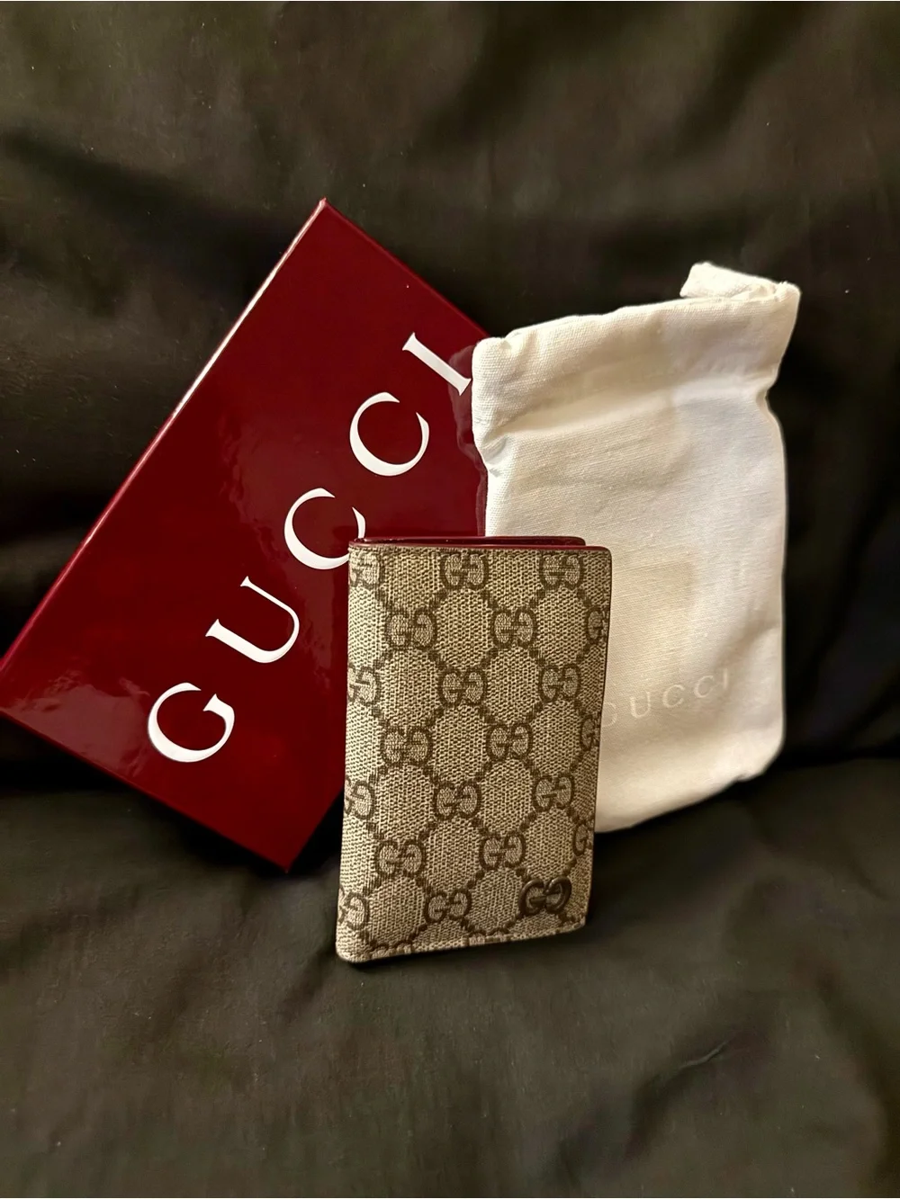 Gucci GG Supreme Beige Brown Card Case with Red Trim
